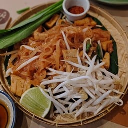 ผัดไทยเส้นจันทร์มัง