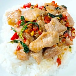 ข้าว กระเพรา หมูชิ้น