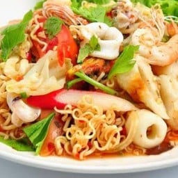 ข้าวกะเพรา&ยำโคตรเเซ่บ