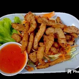 หมูแดดเดียวทอดราดข้าว