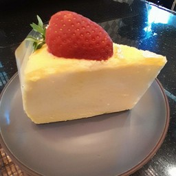 Japanese cheesecake with strawberry topping