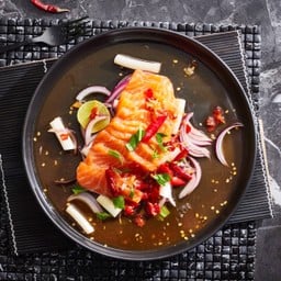 ยำแซลมอน