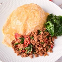 ข้าวไข่ข้น กระเพรา หมูสับ