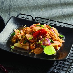 ยำมาม่า (หมูสับ+กุ้ง)