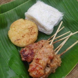 ข้าวจี่ 1 หมูปิ้ง 4 ไม้ ข้าวเหนียว 1