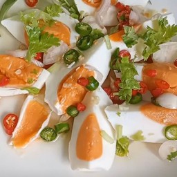 ยำไข่เค็ม