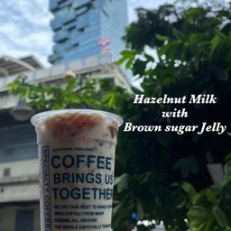 นมสดฮาเซลนัท (เย็น) (Iced Hazelnut Milk with Jelly)