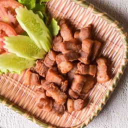หมูสามชั้นทอดน้ำปลา