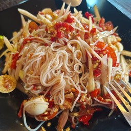 ตำซั่วขนมจีน