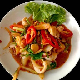 ปลาหมึกผัดไข่เค็มราดข้าว