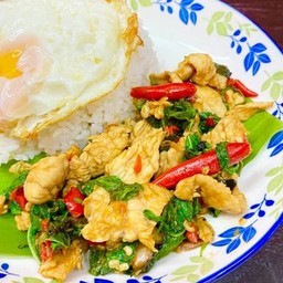 กะเพราไก่ขุนช้าง (ราดข้าว)