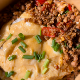 ข้าวกะเพราหมูสับไข่ข้น