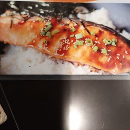 ข้าวแซลมอนเทริยากิ(Salmon Teriyaki Rice)