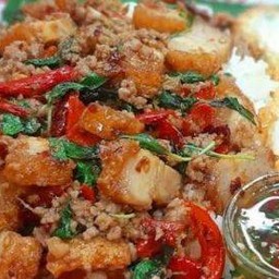 ข้าวกระเพราหมูกรอบ+ หมูสับ+ไข่ดาว