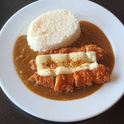 ข้าวไก่กรอบชีสแกงกะหรี่ (Crispy Chicken Curry Cheese)