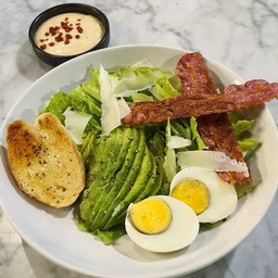 อะโวคาโด้ซีซ่าสลัด(Avocado Caesar Salad)