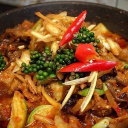 ผัดเผ็ดหมูสามชั้น