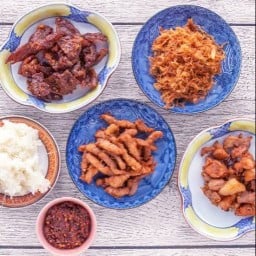 ข้าวเหนียวหมูทอด No.9 ินวมินทร์ 40