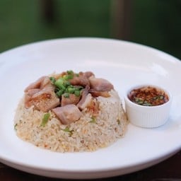 ข้าวผัดพริกสดคอหมูย่าง  + เครื่องดื่ม 1 รายการ