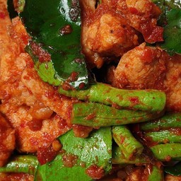 หมูผัดพริกเเกง