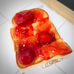 ขายดี!ปังปิ้งเนยสตรอเบอรี่โฮมเมด