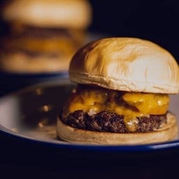 ชีสเบอร์เกอร์เนื้อ