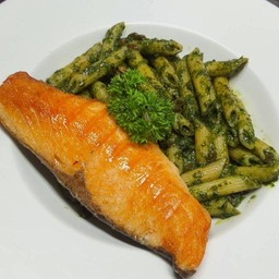 Penne Pesto Salmon(เพนเน่เพสโต้แซลมอน)