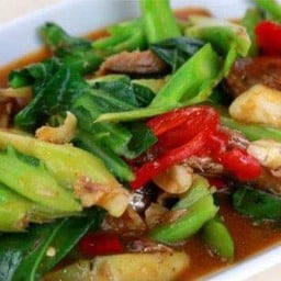 คะน้าปลากระป๋องราดข้าว