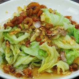 กะหล่ำผัดน้ำปลา - Stir-Fried Cabbage with Fish Sauce