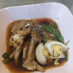 ก๋วยจั๊บไก่ เส้นเล็ก