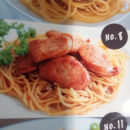 สปาเก็ตตี้ผัดไส้กรอกเยอรมันรมควัน (Spaghetti  German Sausage)