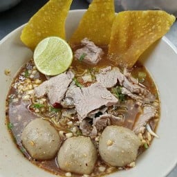 ร้านก๋วยเตี๋ยวแชมป์พี่แปะ-เฉวง