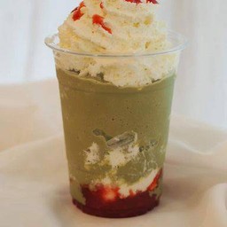 มัทฉะซอสสตรอว์เบอร์รี่วิปครีม