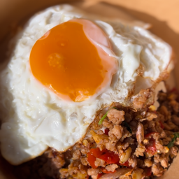 ข้าวกะเพราหมูสับไข่ดาว