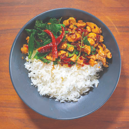 กะเพราไก่เนื้อน่อง ติดหนัง