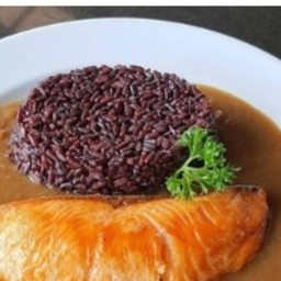 ข้าวไรซ์เบอร์รี่แซลมอนแกงกระหรี่ (Salmon Curry Rice berry)