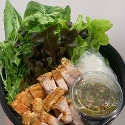 นายหนวด หมูกรอบ