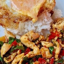 ข้าวกะเพราอกไก่ ดีต่อจายยย❤️