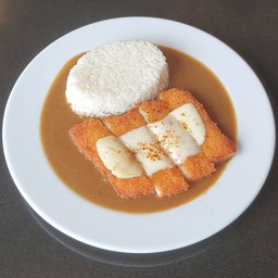ข้าวปลาทอดชีสแกงกะหรี่ (Crispy Fish Curry Cheese)