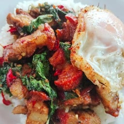 กระเพาหมูกรอบ