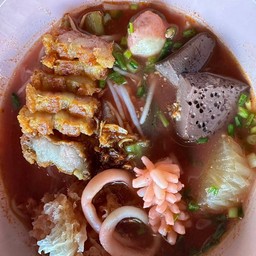 ก๋วยเตี๋ยวหมูกรอบเย็นตาโฟ