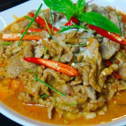 แกงพะแนงเนื้อเป็นกับ