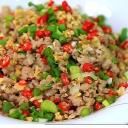 หมูสับคั่วพริกเกลือ ราดข้าว