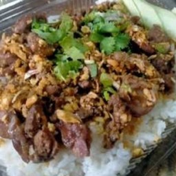 ข้าวเนื้อกระเทียม