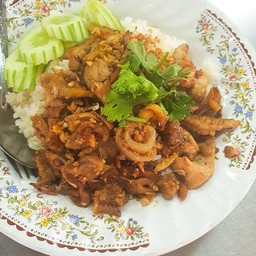 ทอดกระเทียมราดข้าว