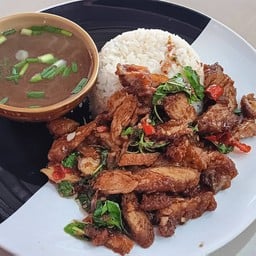 ข้าวกระเพาหมูทอด