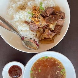 ข้าวหน้าเนื้อตุ๋น