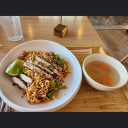 44.มาม่าผัดแห้งไก่,หมู,เนื้อ