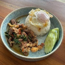 กะเพราเสือราดข้าว