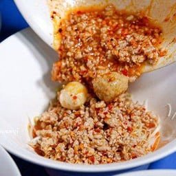 ราเมนต้มยำหมูบะช่อ